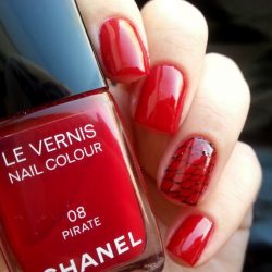 Classic red nails photo