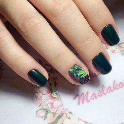 Nails under turquoise dress photo
