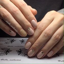Christmas manicure on short nails photo