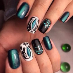 overflow nails photo