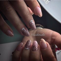 Delicate christmas nails photo