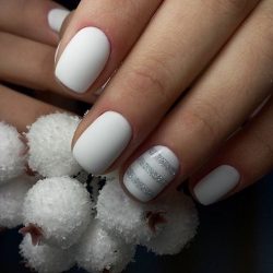 Short white nails photo