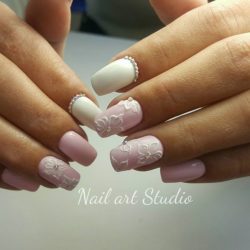 White and pink nails photo