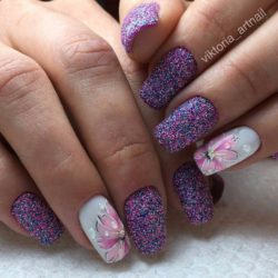 Festive violet nails photo
