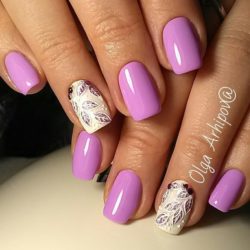Pale liliac nails photo