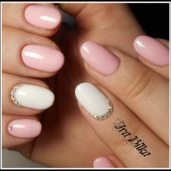 Gentle prom nails photo