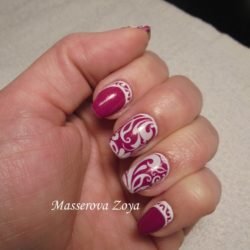 Raspberry nails photo