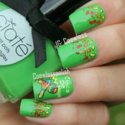 Bright green nails photo