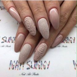 Summer beige nails photo