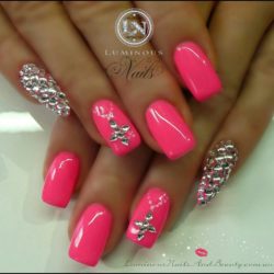 Pink short nails photo