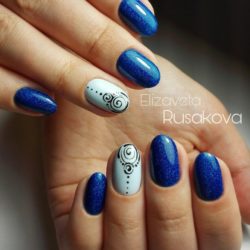 Dotted nails photo