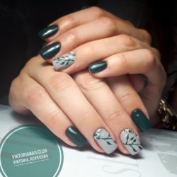 Two-color shellac nails photo