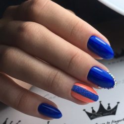 Blue shellac nails photo