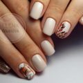 Leaves nails