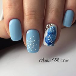 Delicate christmas nails photo