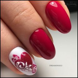 Valentine’s Day nails photo