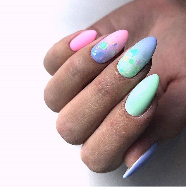 Bright fashion nails