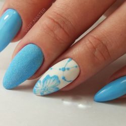 White and blue nails photo