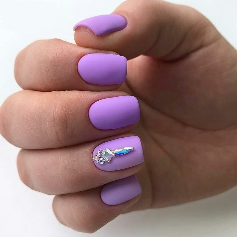 Pale purple nails