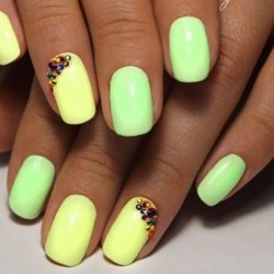Bright fashion nails photo