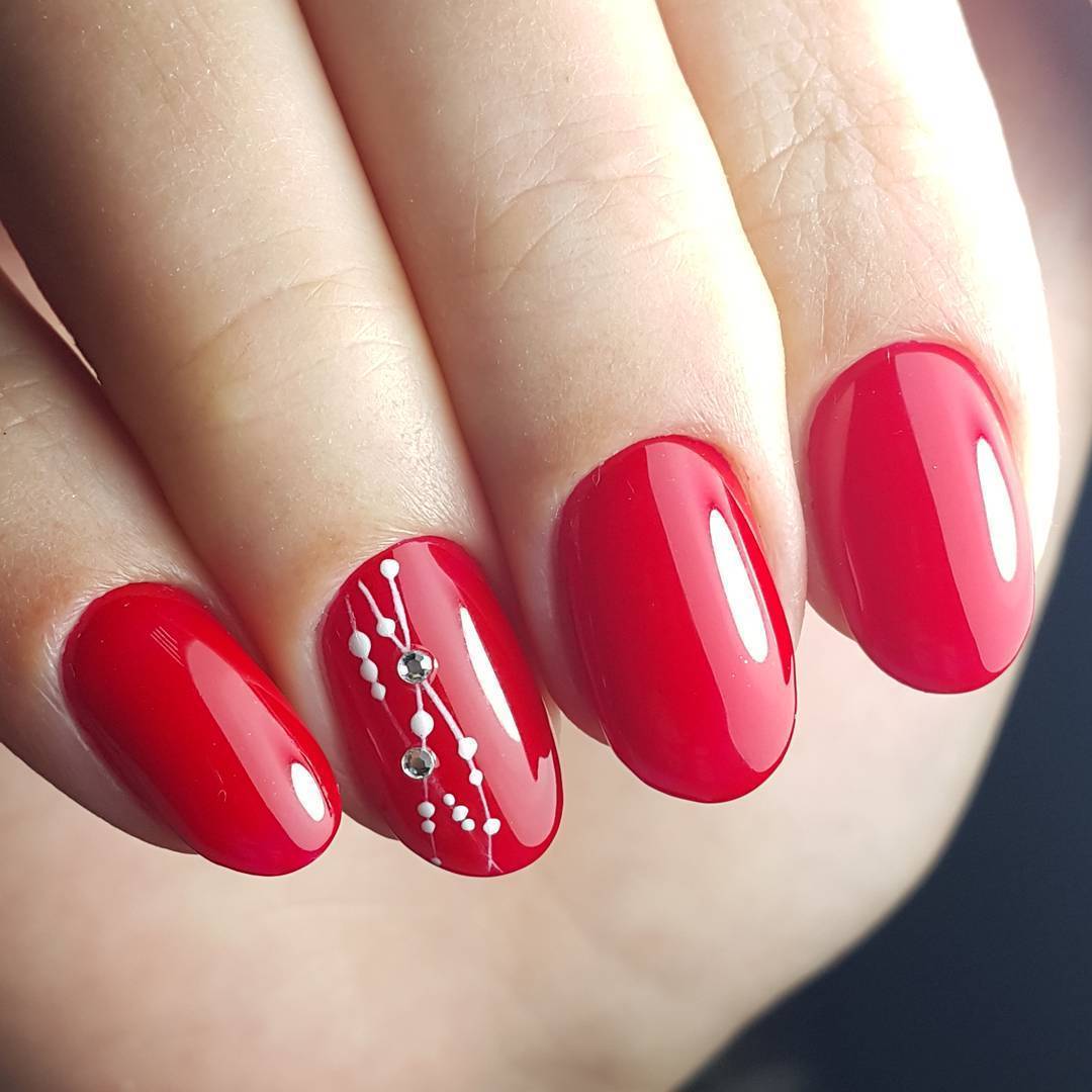 Red nails ideas photo.