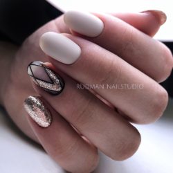School nails photo