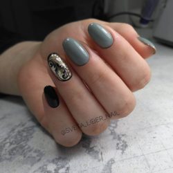 Black and grey nails photo