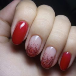 Red shellac nails photo