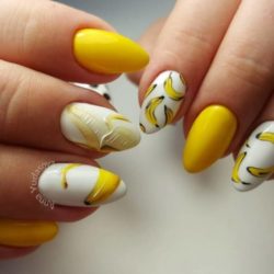 Banana nails photo
