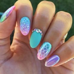 Two-colored bright nails photo
