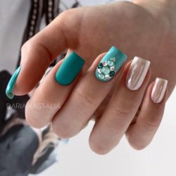 Turquoise nails photo