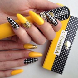 Nails with a bright accent photo
